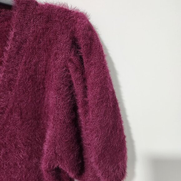 525 America Fuzzy Burgundy Plum Color V-Neck Short Sleeve Sweater Small - Picture 4 of 5